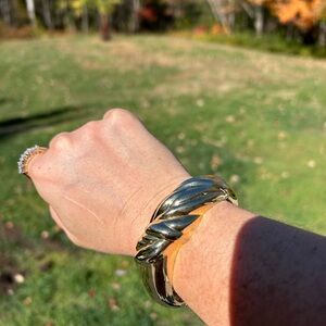 4/$100 Chunky gold 1980 vintage bracelet 😙